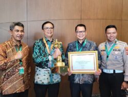 Bupati Bandung Raih Piala Wahana Tata Nugraha dari Menteri Perhubungan