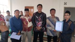 Untuk Kepentingan masyarakat,H. Yayat Hidayat Wakafkan Tanah untuk TPU